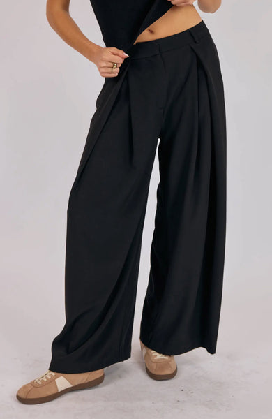 Black Box Pleated Wide Leg Trouser